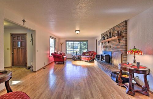 Camano Island Casa | Camano Island Family House with Hot Tub and Deck!