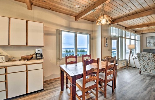 Camano Island Casa | Camano Island Home with Views and Private Beach Access