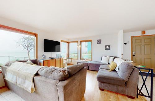 Camano Island Casa | Camano Waterfront Delight