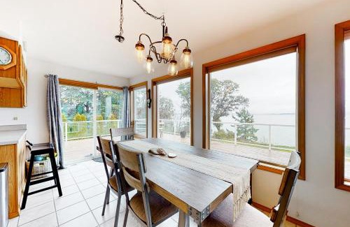 Camano Island Casa | Camano Waterfront Delight