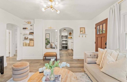 Carver Casa | Camas Lakehouse With Private Hot Tub