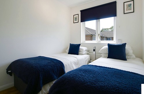 Camberley Casa | Camberley Comfy 3 Bedroom - Next to Hospital W/parking