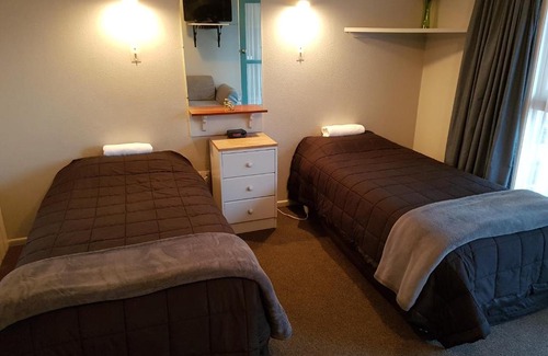 Hastings Hotel | Camberley Court Motel