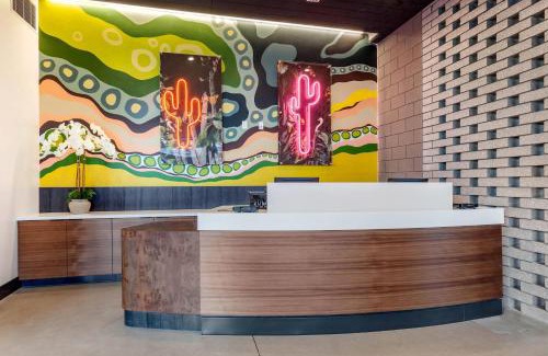 Evans Churchill Hotel | Cambria Downtown Phoenix Convention & Airport Hotel