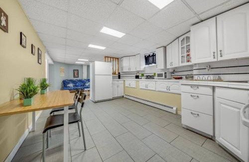 Cambridge Casa | Cambridge 2BR 2BH Basement Apt With Parking