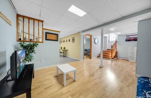 Cambridge Casa | Cambridge 2BR 2BH Basement Apt With Parking