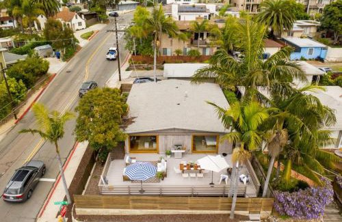 Cardiff-by-the-Sea Casa | Camden by AvantStay 5mins to the Beach Elevated Home w Pacific Ocean Views