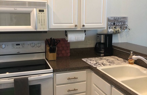 Camdenton Condominio | Camdenton Condo on the water - Grill, balcony and elevator access