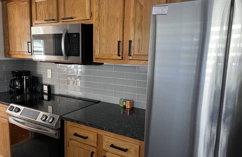 Reeders Cabina | Camelback 5 min away! billiard, foosball surrounded by woods Lodge