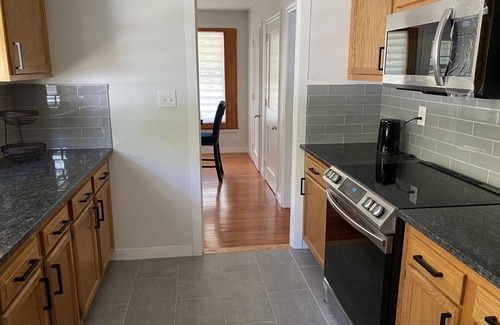 Reeders Cabina | Camelback 5 min away! billiard, foosball surrounded by woods Lodge