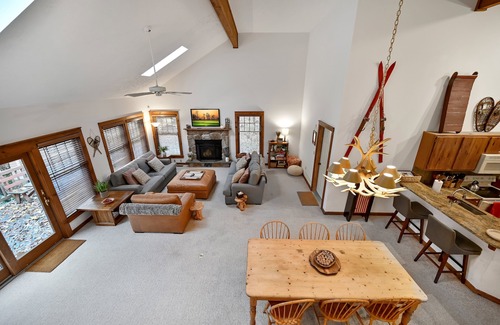 Tannersville Casa | Camelback Poconos Luxury - 4 Bedroom house, game room, on the mountain