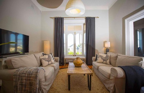Cessnock Casa | Camellia Cottage