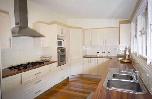 Cessnock Cabaña | Camellia Cottage: una fusión de lo antiguo y lo nuevo que seguro te encantará