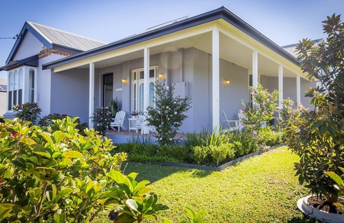 Cessnock Cabaña | Camellia Cottage: una fusión de lo antiguo y lo nuevo que seguro te encantará