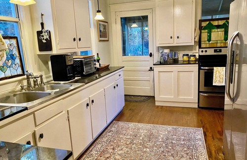 Fairhope Casa | Camellia Cottage Charming 2-bedroom house in Fairhope convenient to everything