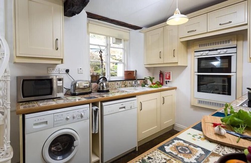 Crook Cabaña | Camellia Cottage