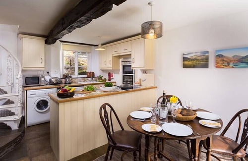 Crook Cabaña | CAMELLIA COTTAGE, pet friendly, with open fire in Crook