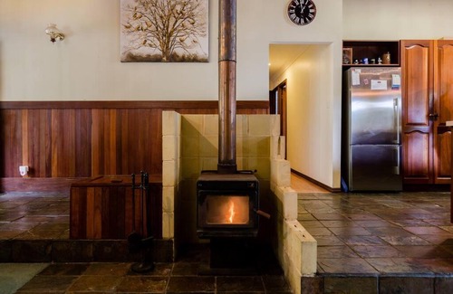 Margaret River Casa | Camellia Cottage - Rustic Character Home 10 Minute Walk to the Centre of Margs!