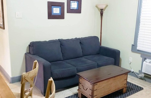 Gretna Casa | 1 hab / 1ba apto. w / patio en Crescent Moon Villas