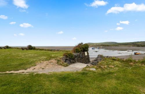 Newport Casa | Camelot, Newport - A Pembrokeshire Waterside Cottage