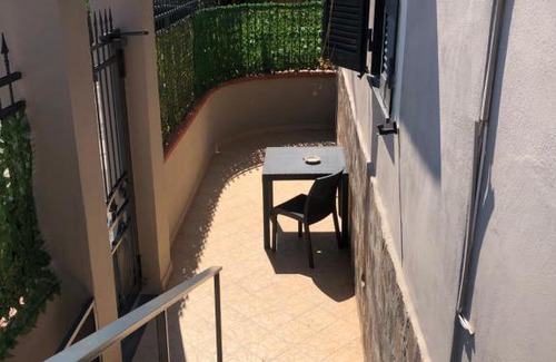 Licola Cama Y Desayuno | Camera dell' antico Arco Romano
