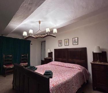 Castellero Apartamento | Camera Glicine - spese escluse