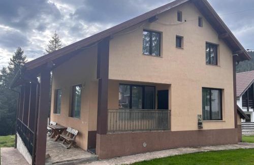 Vartop Casa | Camere de Inchiriat Alina