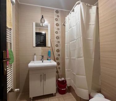 Vartop Casa | Camere de Inchiriat Alina