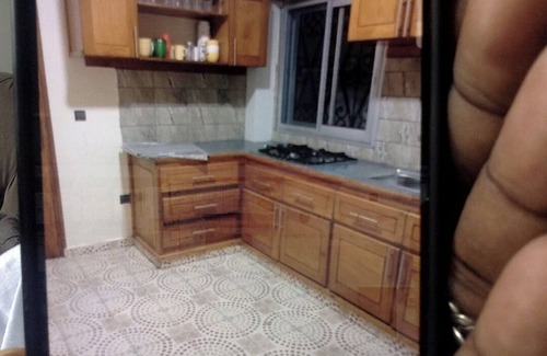Faro-et-Deo Apartamento | Cameroon Comfort 2-bedroom apartment in peaceful Yassa with WiFi, AC, EspaceVert