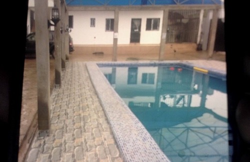 Faro-et-Deo Apartamento | Cameroon Comfort 2-bedroom apartment in peaceful Yassa with WiFi, AC, EspaceVert
