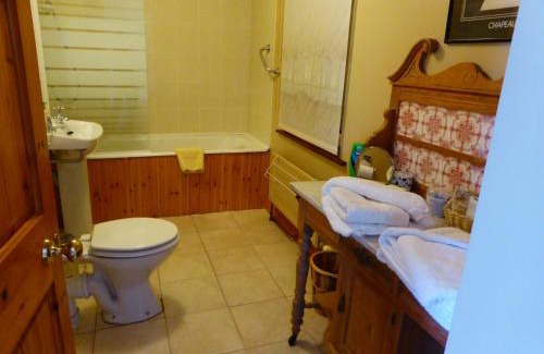 Oughterard Cama Y Desayuno | Camillaun Lodge with Lough Corrib Boat Hire