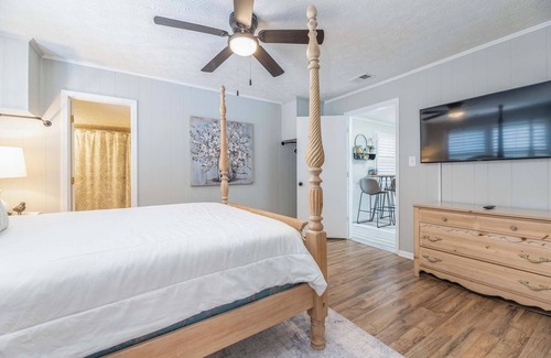 Columbus Cabaña | Camille Cottage~ Newly renovated nestled in Lake Bottom at Midtown