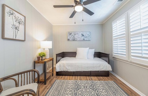 Columbus Cabaña | Camille Cottage~ Newly renovated nestled in Lake Bottom at Midtown