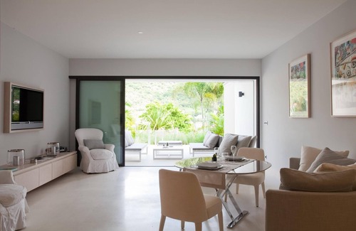Lurin Apartamento | Lujoso apartamento a poca distancia de la playa, tiendas y restaurantes, vistas al puerto