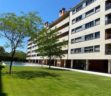 Logroño Apartamento | Camino Santiago Naturaleza en Logroño Parking y Piscina by Apartamentos Logrono org