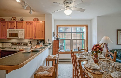 Snowshoe Condominio | Camp 4 24: Slope Side, Cozy 2 BR with Shuttle Service