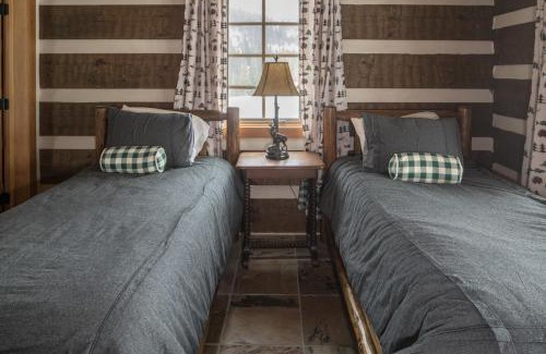 Spanish Peaks Casa | Camp Arrowhead Cabin