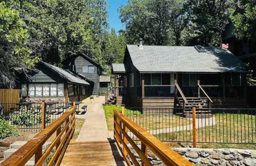 Bass Lake Casa | Camp Bass-Boat Dock-Lake Front-Sleeps 10