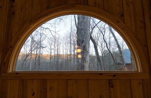 Demorest Cabina | Camp Bell at Twin Rivers - Peaceful Cabin w/Firepit & Outdoor Movie Projector!