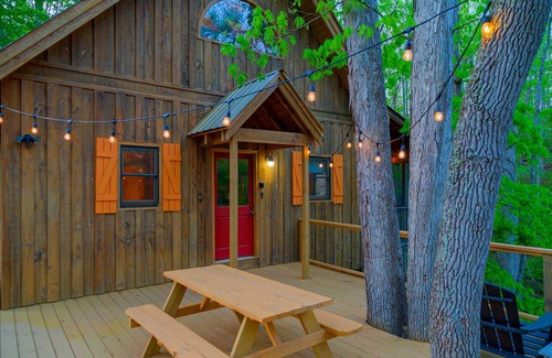 Demorest Cabina | Camp Bell at Twin Rivers - Peaceful Cabin w/Firepit & Outdoor Movie Projector!