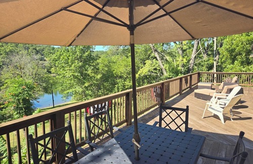 Shell Knob Casa | Camp Bob Table Rock Lake House -3 waterfront lots, easy walk down, close to town