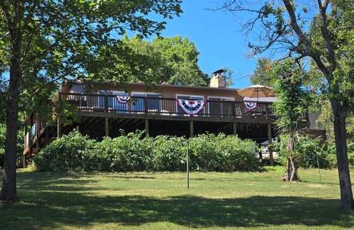 Shell Knob Casa | Camp Bob Table Rock Lake House -3 waterfront lots, easy walk down, close to town