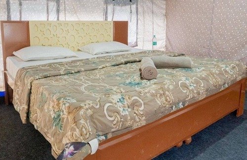 Taliyal Gaon Hotel | Camp Brook