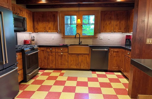 Sunnyside Cabina | Camp Cedar Crest ~ un compuesto de lujo que recuerda a Old Tahoe