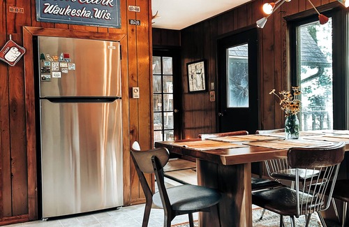 Danbury Chalet De Esquí | Camp Green Pine Artist Retreat: Pet-Friendly A-Frame in Voyager Village WI