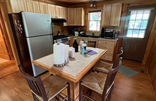Nebo Cabina | Camp Hideaway Hemlock Haven Cabin en Lake James NC