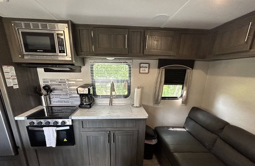 Albany Casa | Camp in Shay the Shasta!!