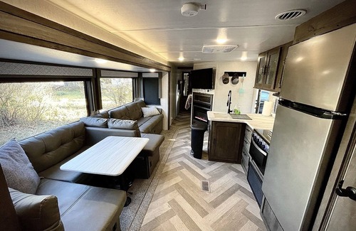 Emporia Casa | Camp in town or at a nearby campsite! 2020 Salem 33 ft Camper