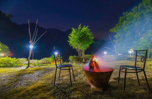 Nainital Alquiler De RV | Campamento Kuria a 5 km del lago Nainital vía Off Road