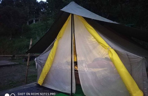 Nainital Alquiler De RV | Campamento Kuria a 5 km del lago Nainital vía Off Road